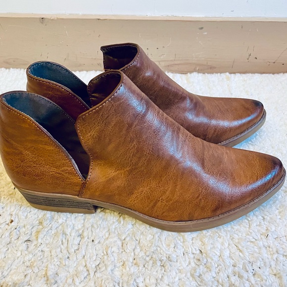 Seven7 Shoes - Seven 7 Bandera Low Top Ankle Booties in Cognac sz 8.5